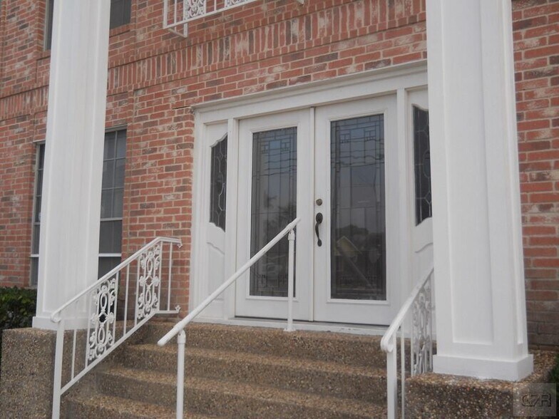 More Photos Of 2302 45th St, Galveston Office For Lease