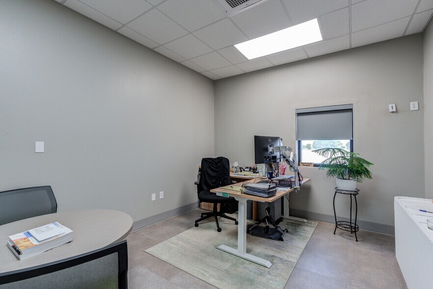 More Photos Of 2405 114th St, Lubbock Office For Sale