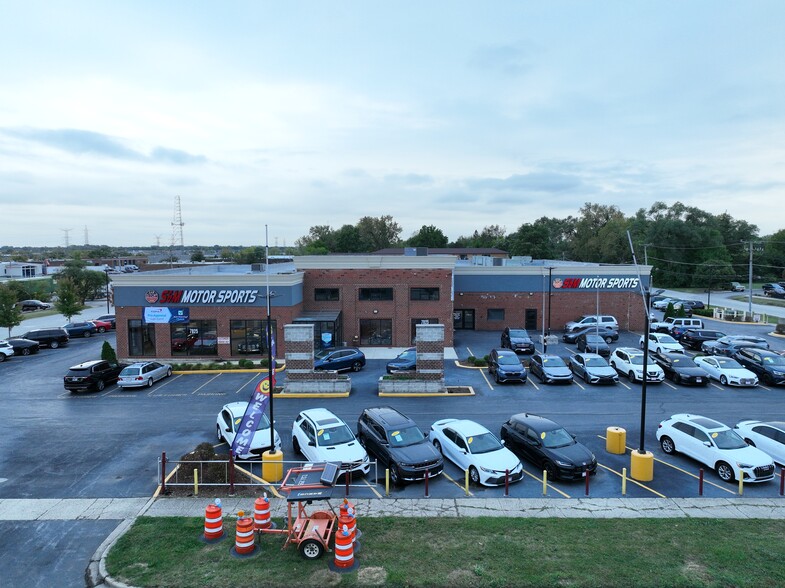 More Photos Of 7825 W 95th St, Hickory Hills Restaurant For Sale