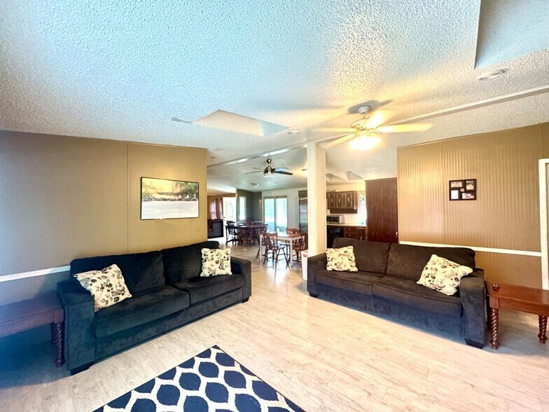 More Photos Of 158 Caloric Rd., Mullens Flex For Sale