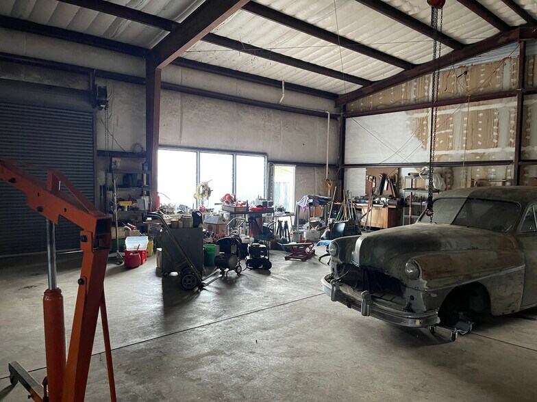 More Photos Of 5565 NE Stephens St, Winchester Auto Repair For Sale