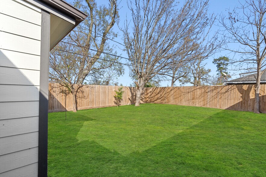 More Photos Of 15605 Woodforest Blvd, Channelview Office For Sale