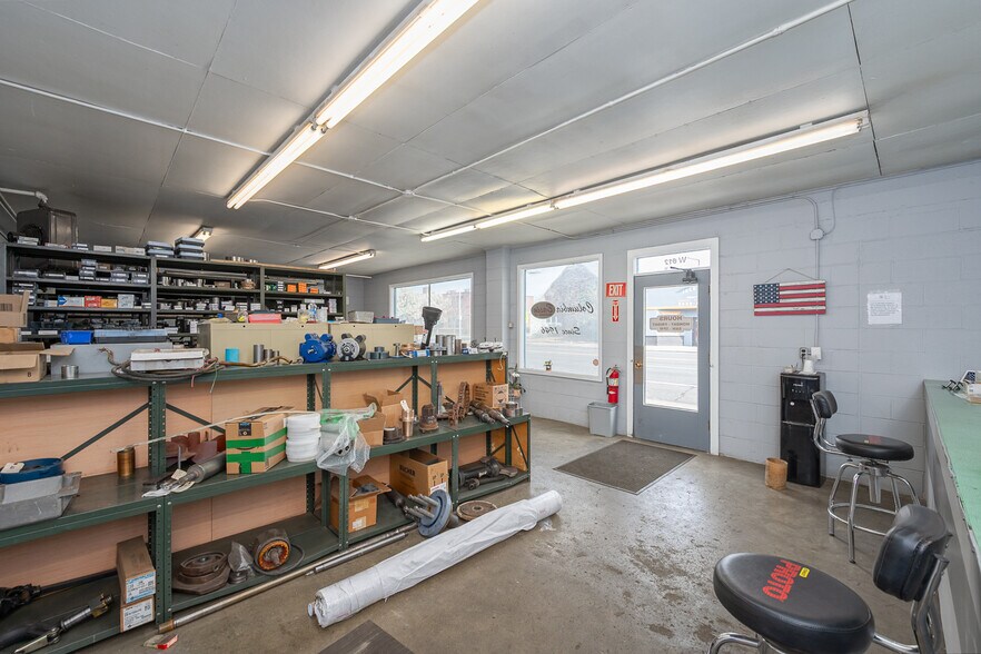More Photos Of 612 W 3rd Ave, Moses Lake Industrial For Sale
