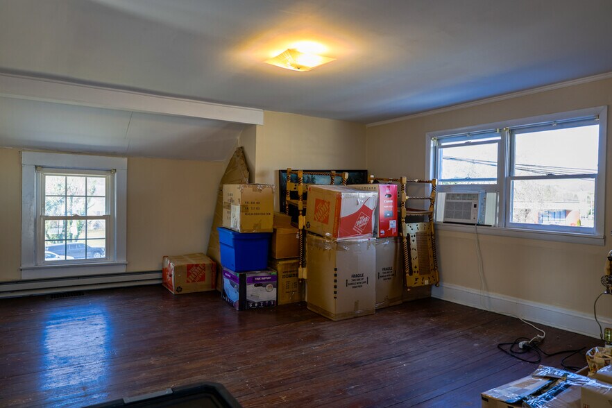 More Photos Of 1616 Blountville Blvd, Blountville Office Residential For Sale