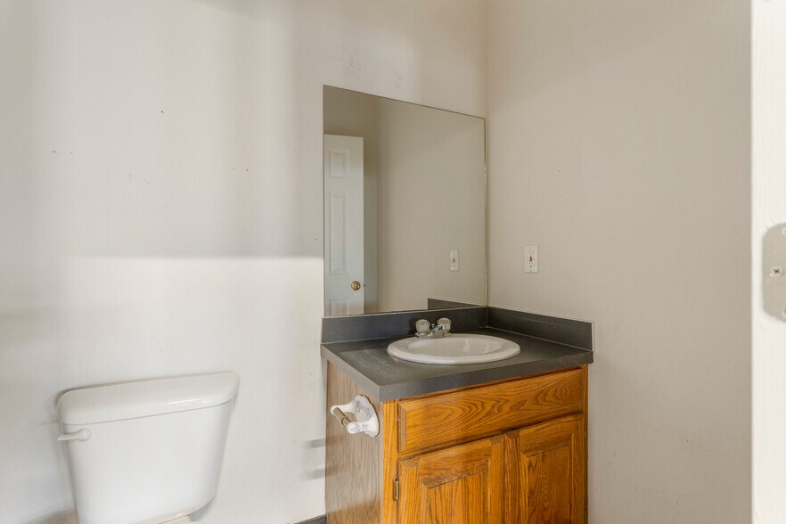 More Photos Of 26400 E 111th St S, Coweta Flex For Sale