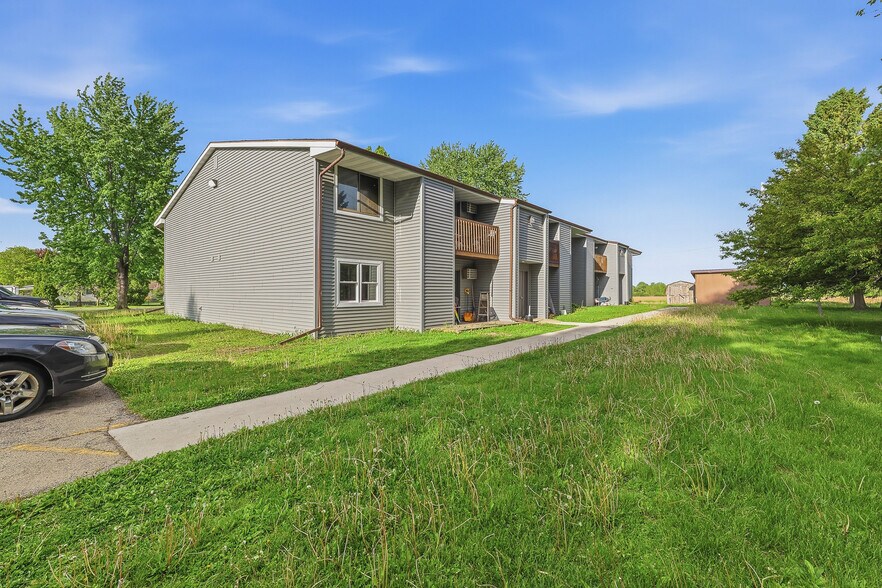 More Photos Of 228 Enterprise St, Stockbridge Apartments For Sale