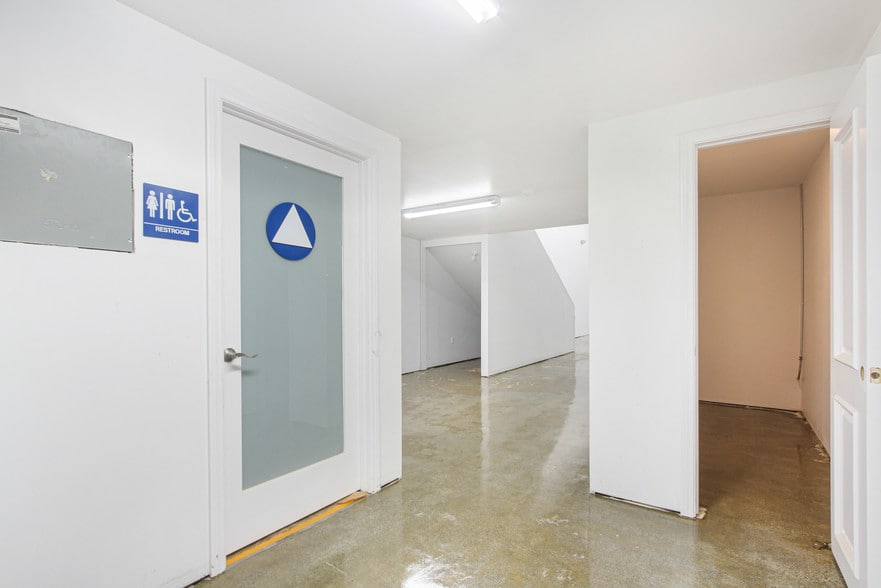 More Photos Of 12612 Philadelphia St, Whittier Storefront Retail Office For Lease