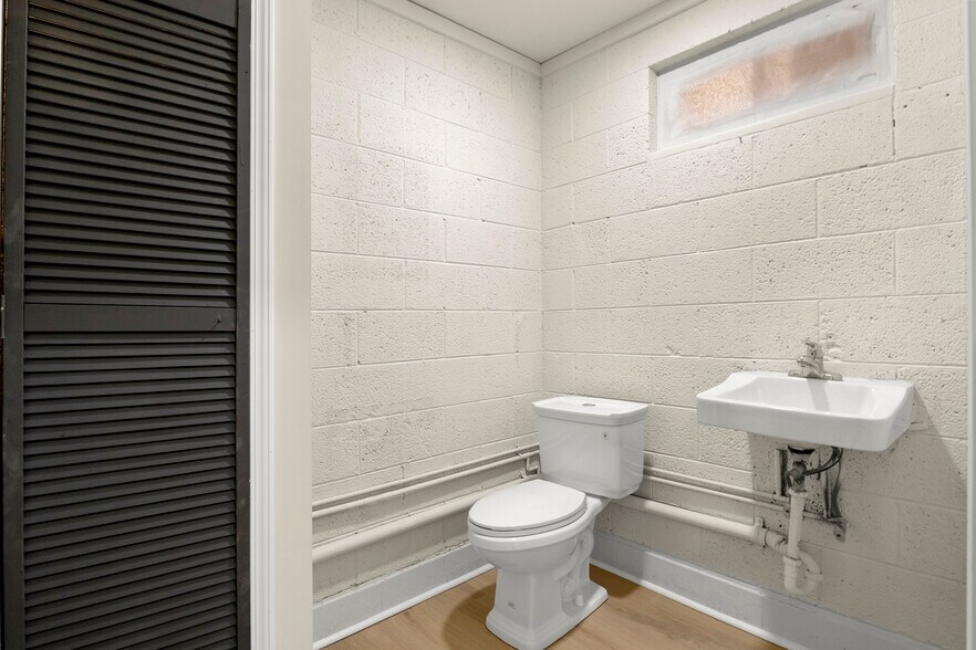 More Photos Of 35812 W Michigan Ave, Wayne Carwash For Lease