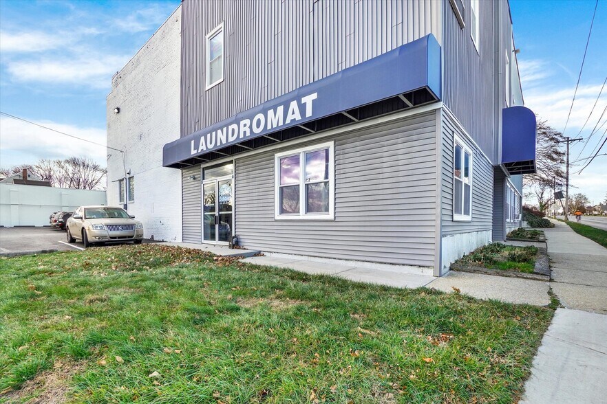 More Photos Of 1638 E Market St, York Flex For Sale