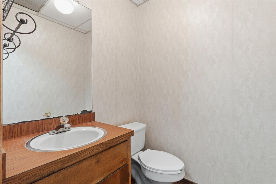 More Photos Of 321 Cheatham St, San Marcos Office For Sale