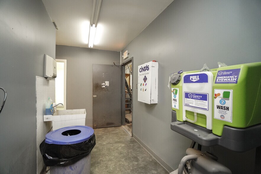 More Photos Of 4007 Bach Buxton Rd, Amelia Warehouse For Lease