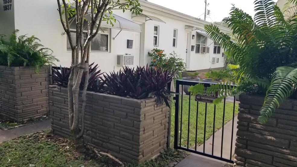 More Photos Of 1933 Dewey St, Hollywood Apartments For Sale