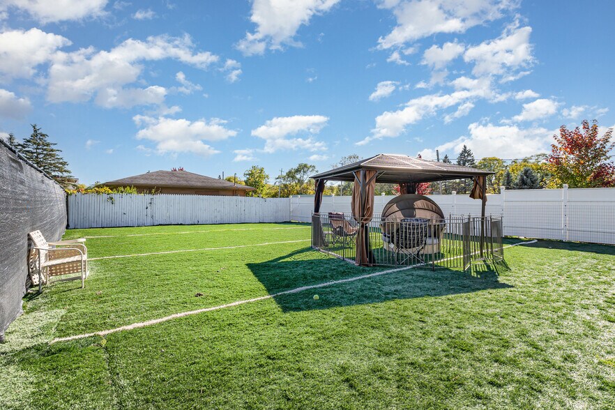 More Photos Of 2412 Midland Rd, Saginaw Service For Sale