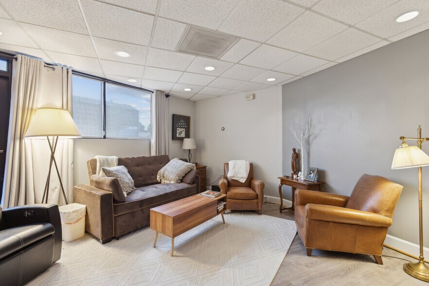 More Photos Of 2725-2731 Washington Blvd, Arlington Multifamily For Sale