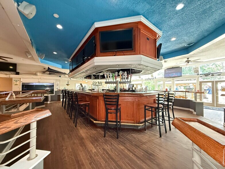 More Photos Of 7240-7286 Oswego Rd, Liverpool Restaurant For Sale