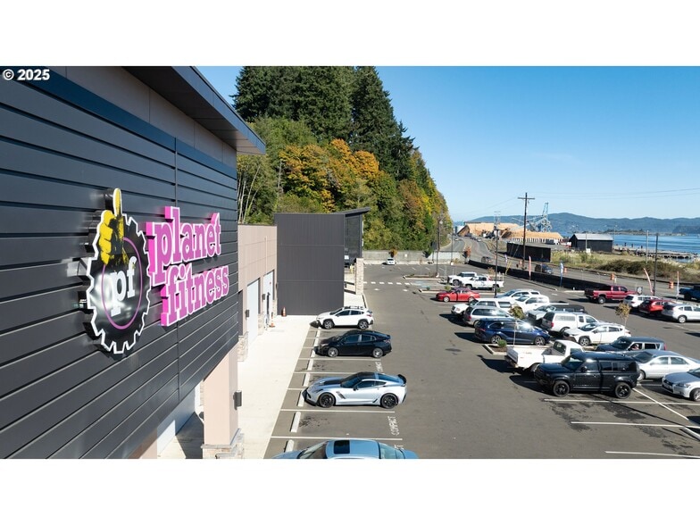 More Photos Of 1236 Teakwood Ave, Coos Bay Health Club For Sale