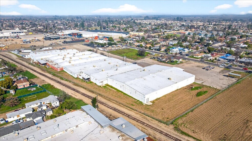 More Photos Of 1121 Annadale Ave, Sanger Refrigeration Cold Storage For Lease