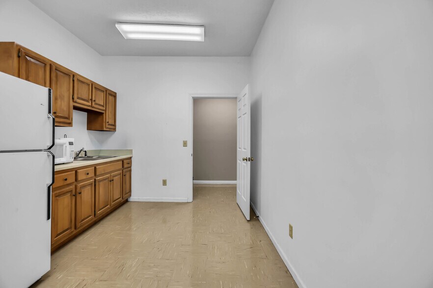 More Photos Of 5 Industrial Park Dr, Hendersonville Freestanding For Sale