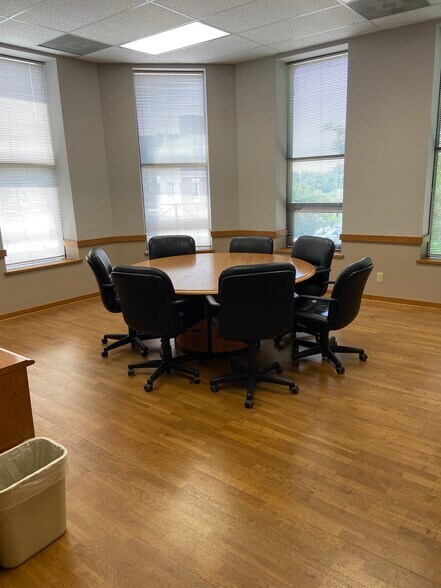 More Photos Of 235 E High St, Jefferson City Office For Lease