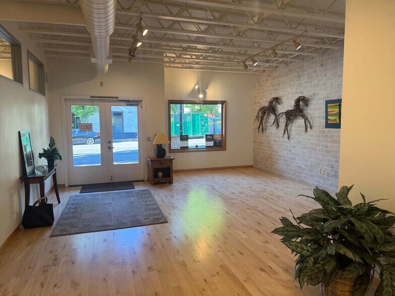 More Photos Of 359 E Historic Columbia River Hwy, Troutdale Storefront For Lease
