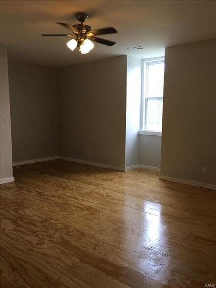 More Photos Of 7714-7718 S Broadway, Saint Louis Coworking Space