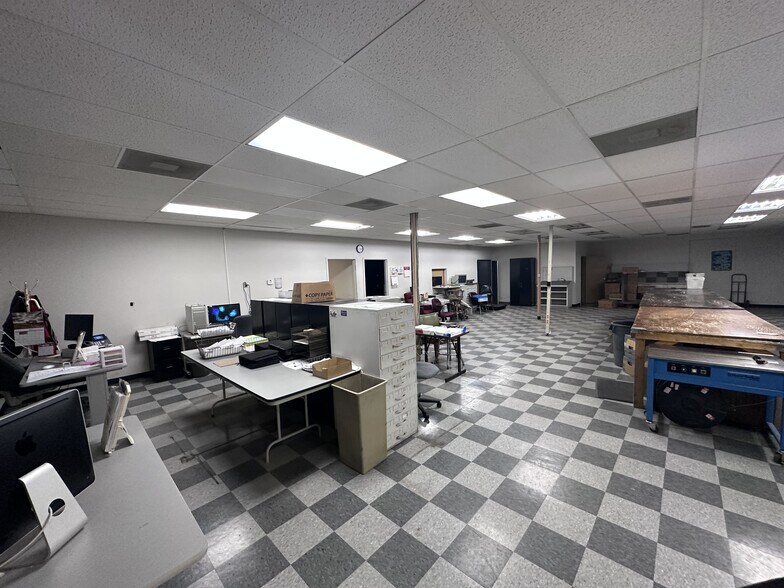 More Photos Of 205 S New Madrid St, Sikeston Light Manufacturing For Sale