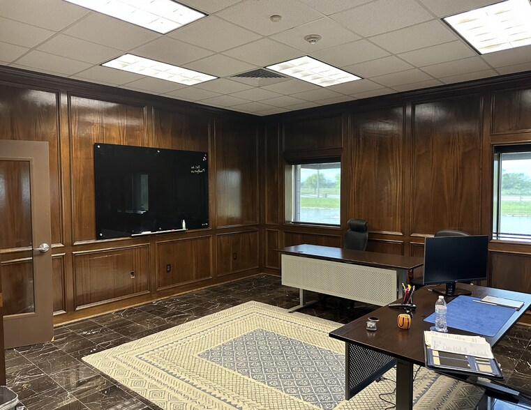 More Photos Of 6903 Fm 359 Rd, Fulshear Manufacturing For Lease