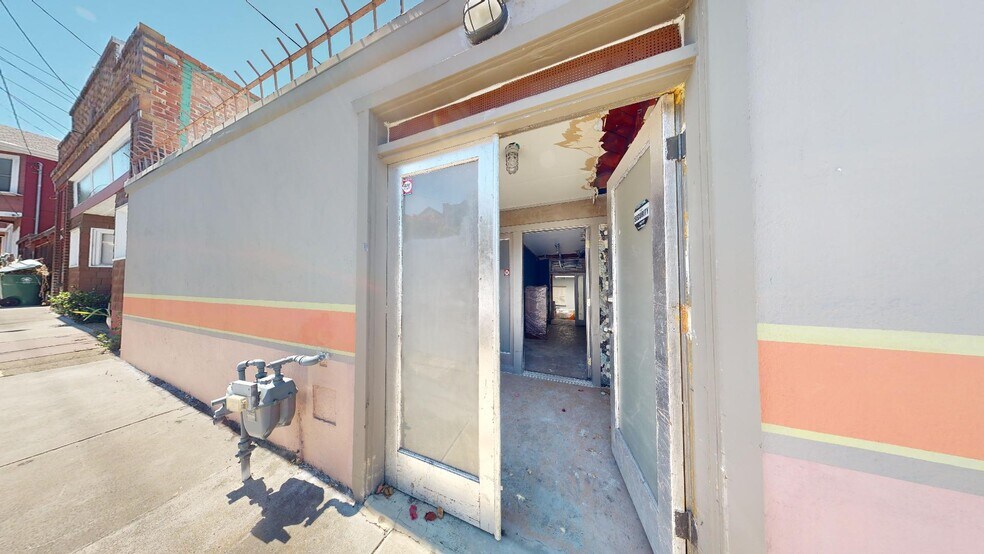 More Photos Of 1301-1303 Pomona St, Crockett Freestanding For Sale