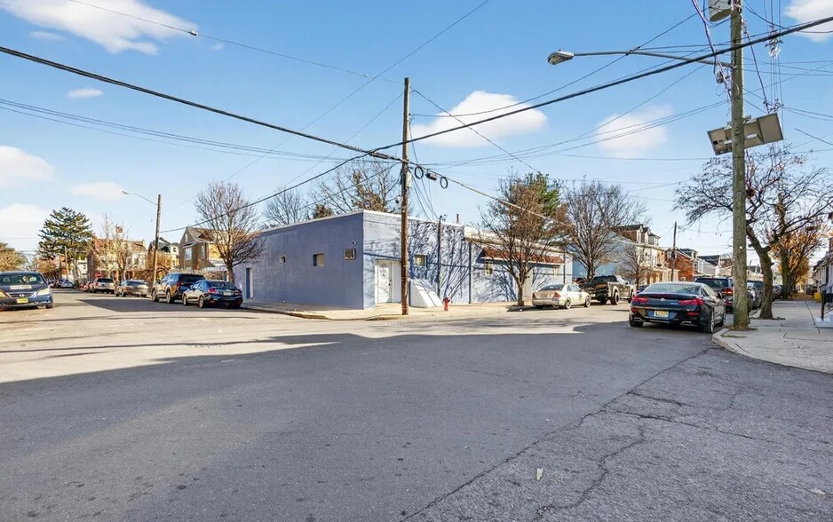 Primary Photo Of 900 Beatty St, Trenton Service For Sale