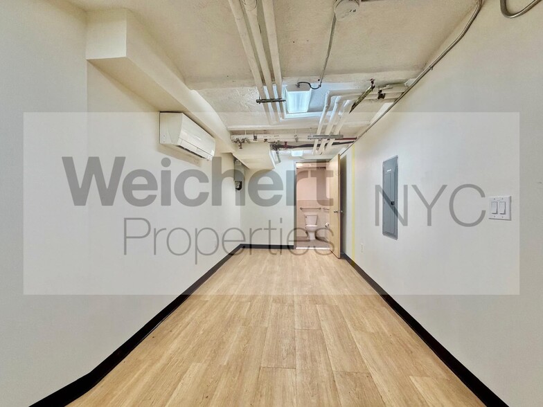 More Photos Of 165 W 80th St, New York Apartments For Lease