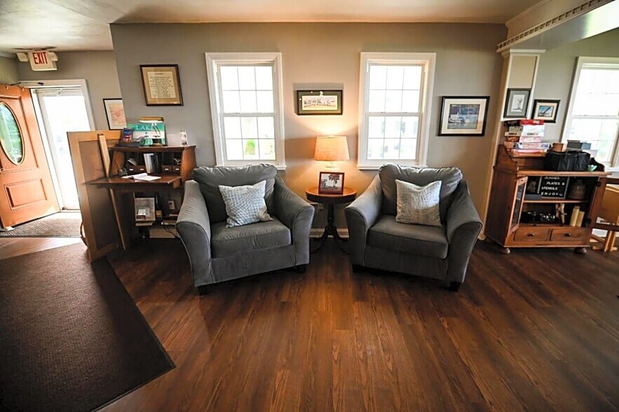 More Photos Of 5653 Lake Rd, Geneva Hotel For Sale