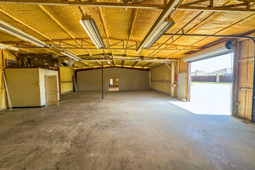 More Photos Of 140 Coin St, Fort Worth Warehouse For Sale