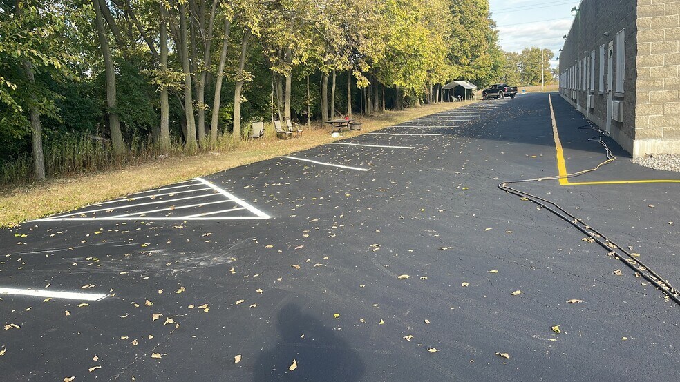 More Photos Of 4601-4633 Soldiers Home Miamisburg Rd, Miamisburg Showroom For Lease