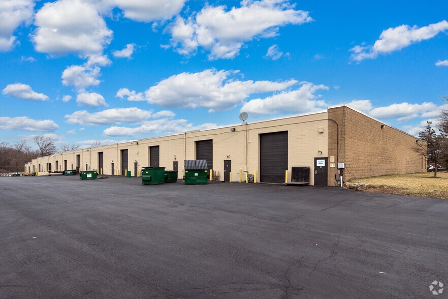 More Photos Of 2014 Ford Rd, Bristol Light Distribution For Lease