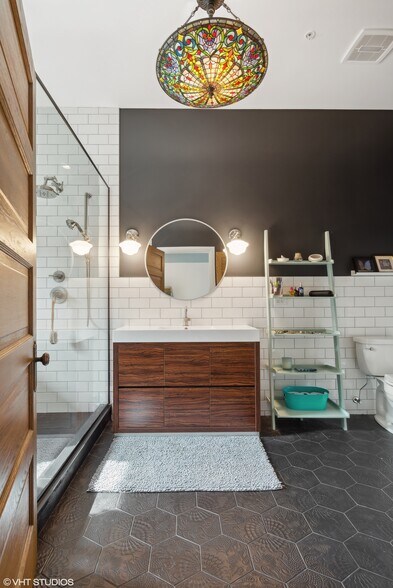 More Photos Of 3522 N Halsted St, Chicago Bar For Sale