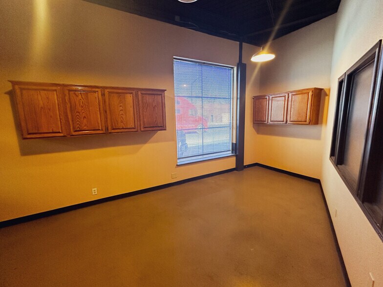 More Photos Of 140 N Cotton St, El Paso Warehouse For Lease