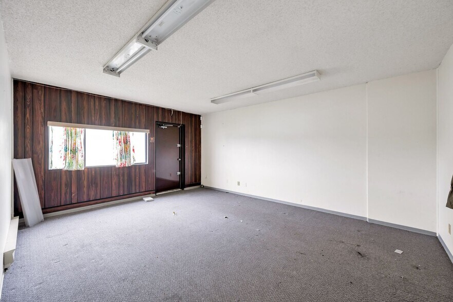 More Photos Of 6455 64 St, Delta Manufacturing For Sale