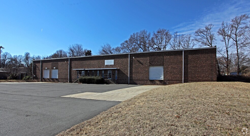 More Photos Of 515-517 Enterprise Dr, Charlotte Warehouse For Lease