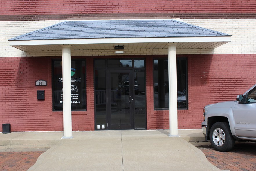 More Photos Of 641 Lincoln Way W, Massillon Showroom For Lease