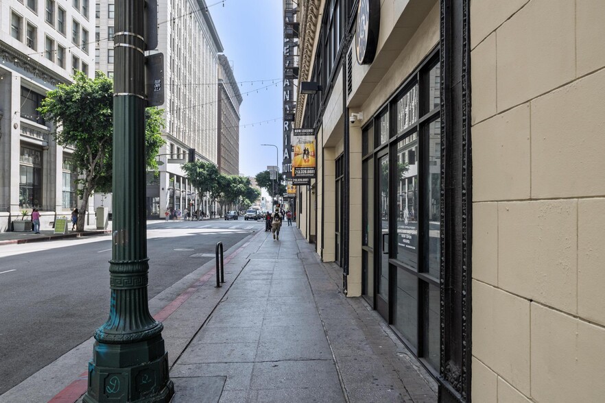 More Photos Of 212 W 5th St, Los Angeles Restaurant For Lease