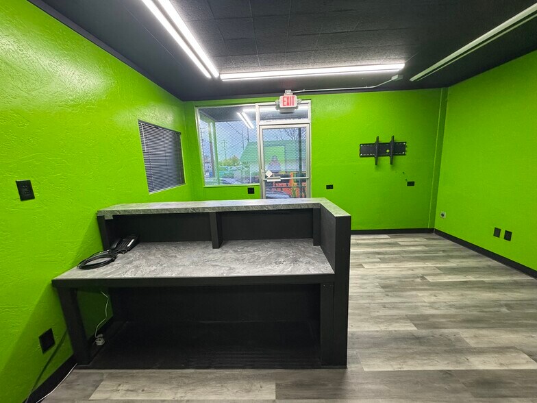 More Photos Of 850 Beatty St, Medford Office For Lease