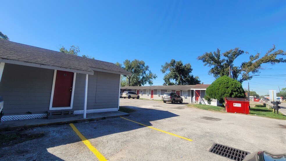 More Photos Of 13928 Bandera St, Houston Apartments For Sale