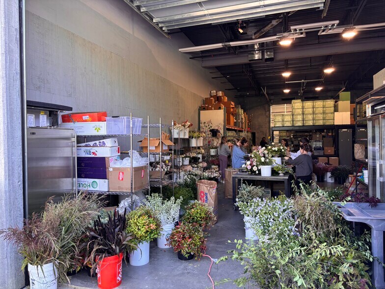 More Photos Of 6548 Ward Ave, North Charleston Light Distribution For Lease