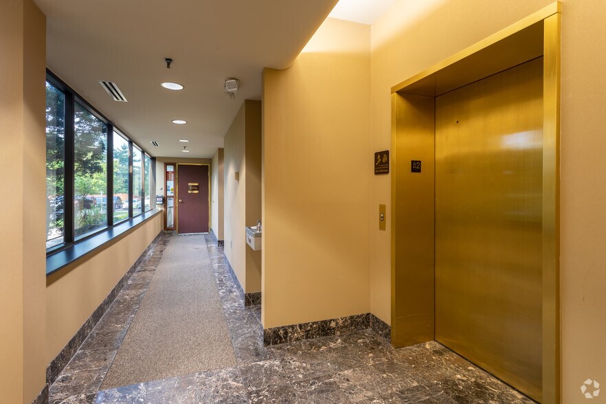 More Photos Of 6230 Orchard Lake Rd, West Bloomfield Office For Lease