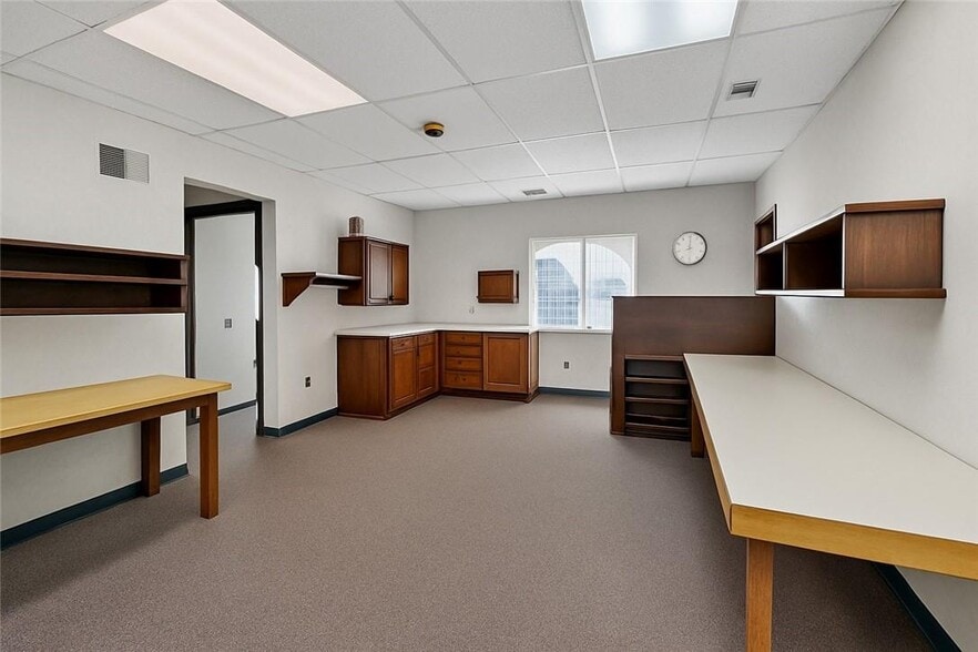 More Photos Of 29 E Beau St, Washington Medical For Sale