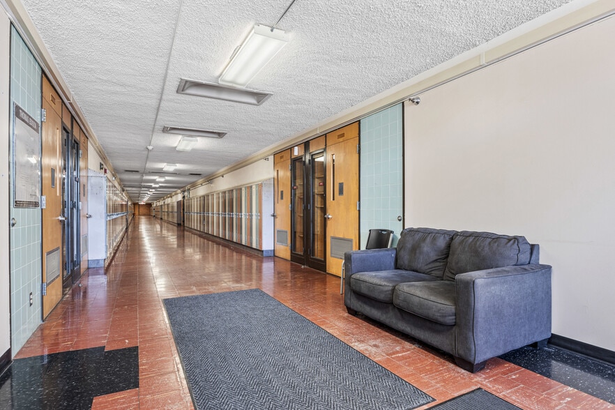 More Photos Of 1110 S 14th St, Moorhead Specialty For Sale