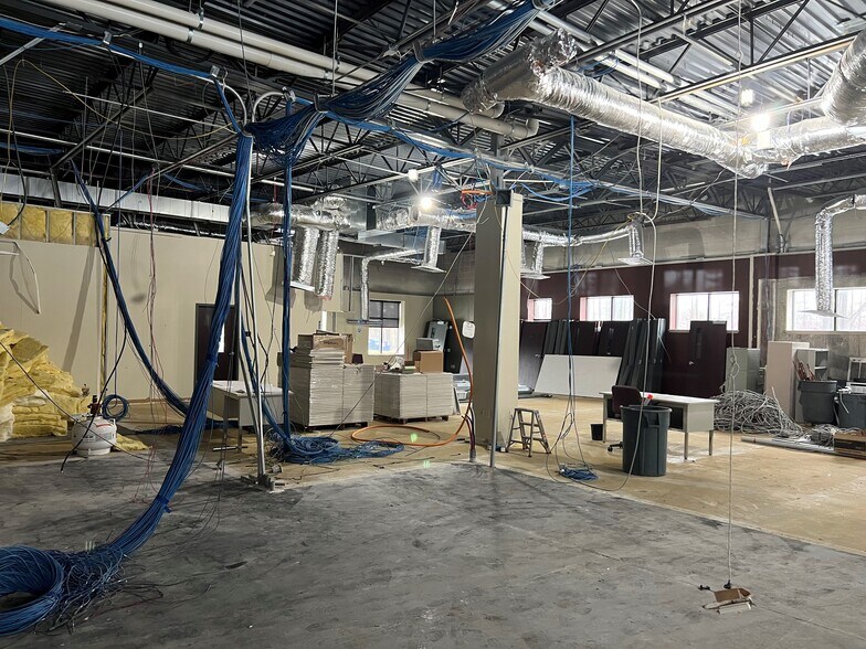 More Photos Of 200 Paper Pl, Mosinee Loft Creative Space For Lease
