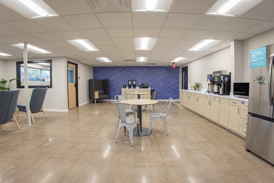 More Photos Of 4900 Calvert St, Dallas Distribution For Lease