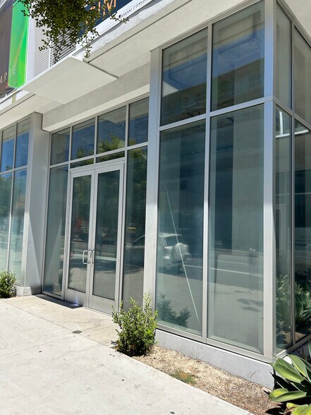 More Photos Of 900 N La Brea Ave, West Hollywood Apartments For Lease