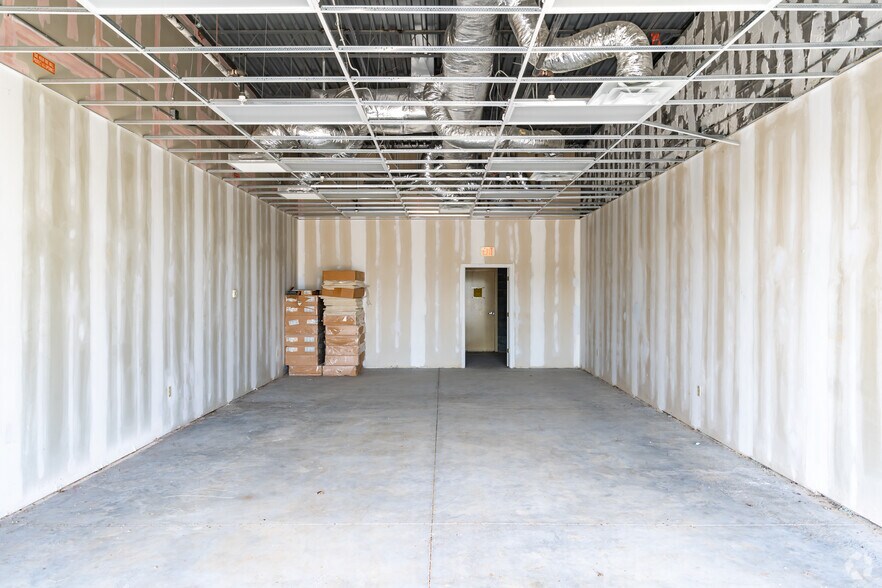 More Photos Of 1512 Red Bud Rd, Calhoun General Retail For Lease
